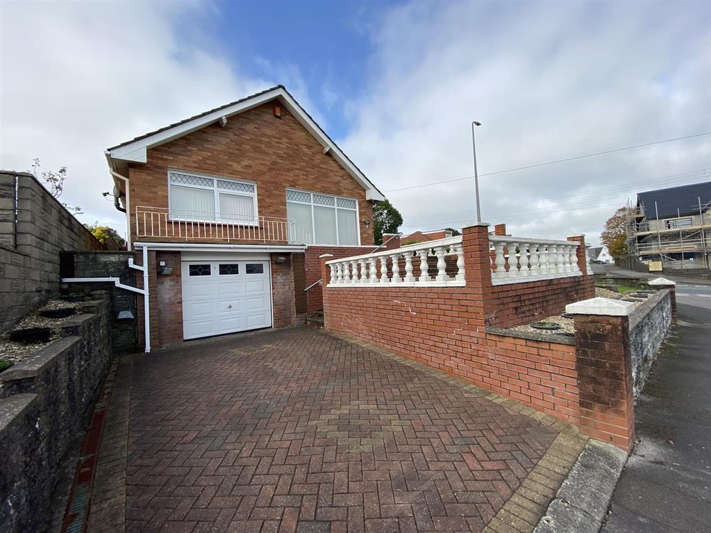 3 bed detached bungalow for sale in Cleviston Park, Llangennech