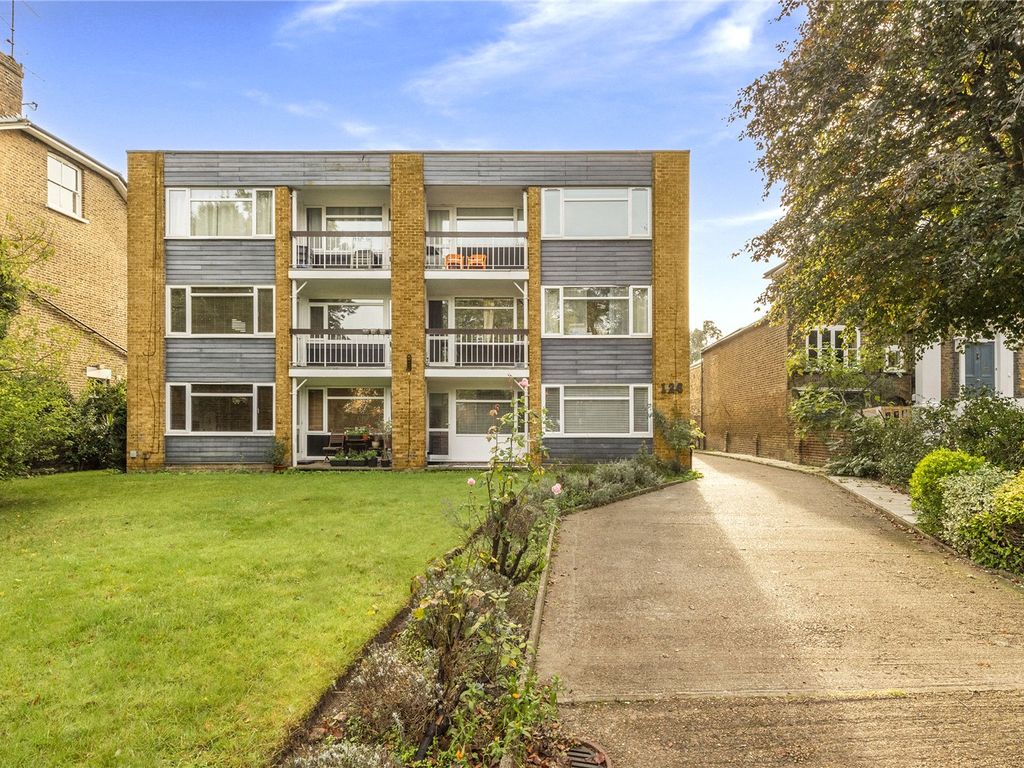 3 bed flat to rent in Castelnau, Barnes SW13, £2,350 pcm Zoopla