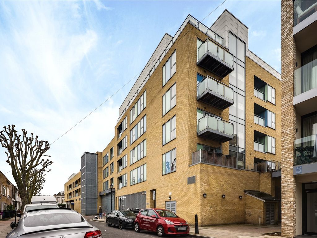 2 bed flat for sale in Clement Attlee House, 61 Cardigan Road, London