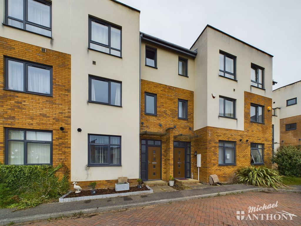 3 bed town house for sale in Genesis Green, Ashland, Milton Keynes