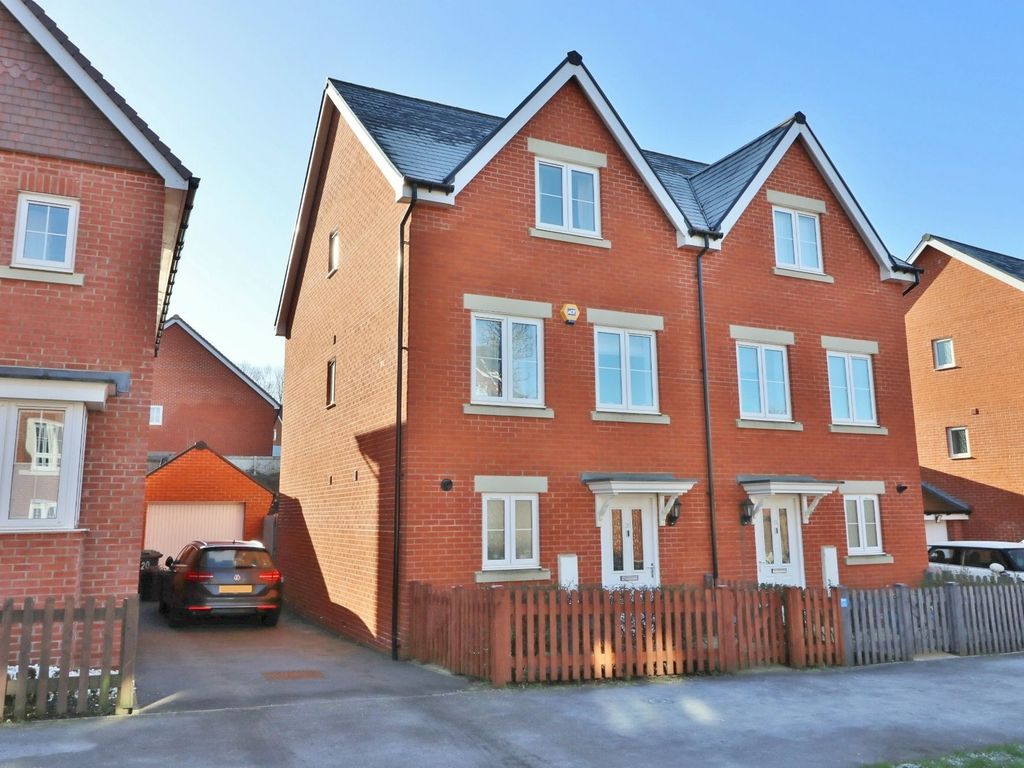 3 bed town house for sale in Kingsman Drive, Botley SO32 Zoopla