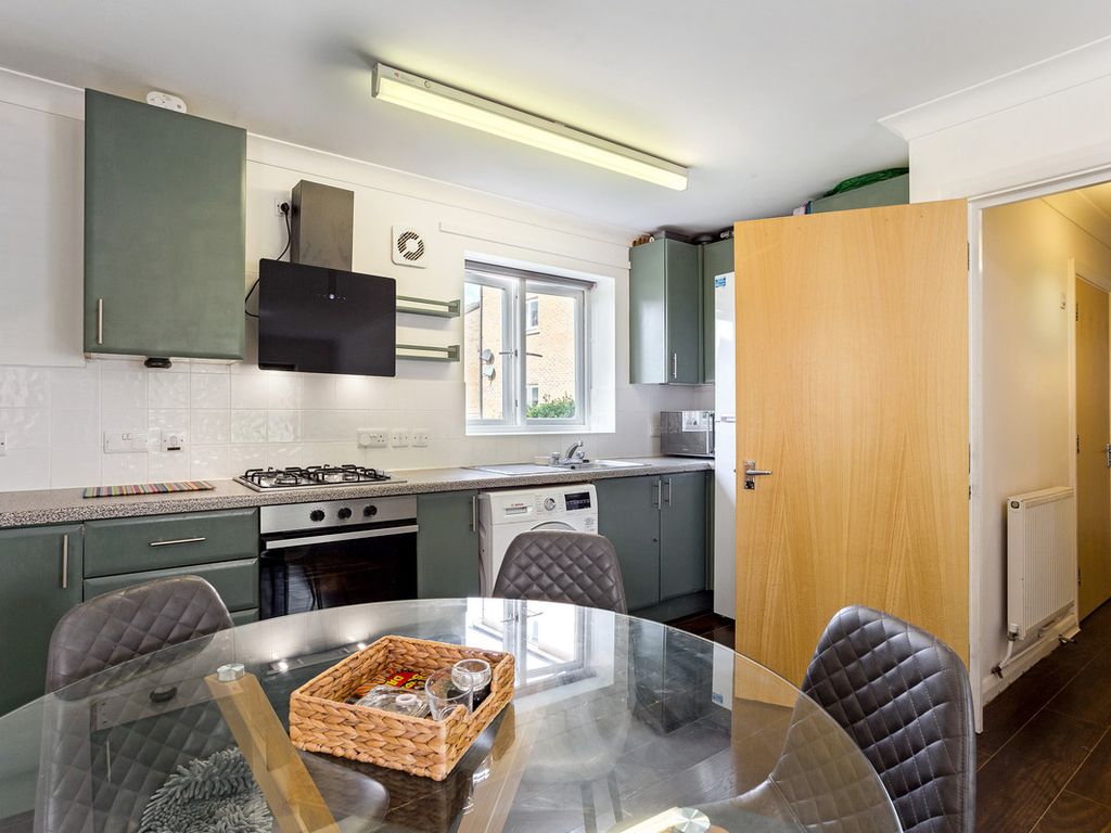2 bed flat for sale in Hutton Avenue, Oldbrook MK6 Zoopla