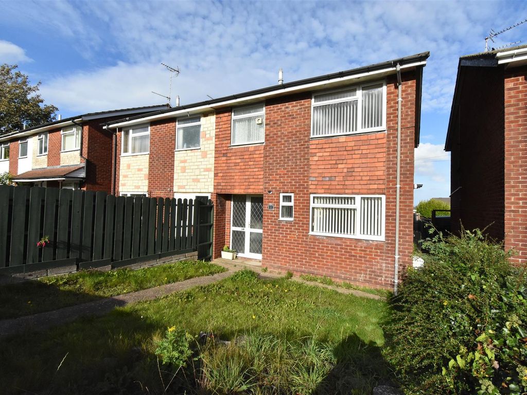 3 bed semidetached house to rent in St. Davids Close, Bulwark