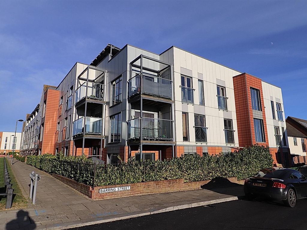 2 bed flat for sale in Barring Street, Upton, Northampton NN5, £149,995