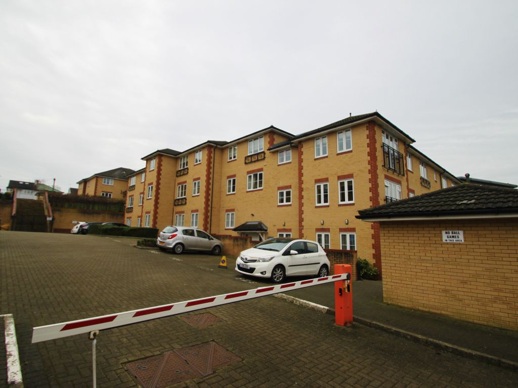 2 bed flat to rent in Oleastor Court, Stoneleigh Road, Ilford IG5, £1,650 pcm Zoopla