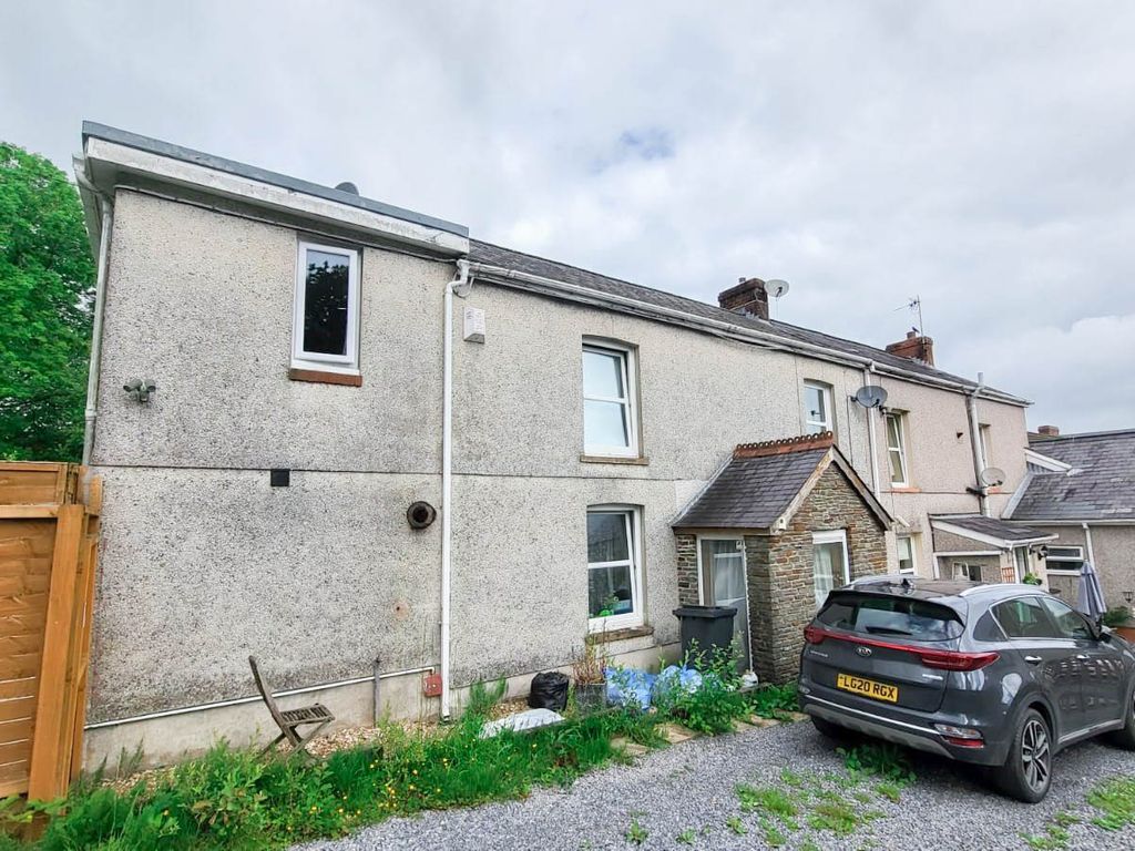 3 bed end terrace house for sale in Cwmamman Road Glanamman, Ammanford