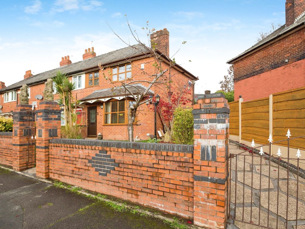 3 bed end terrace house for sale in Rose Bank Road, Manchester M40, £
