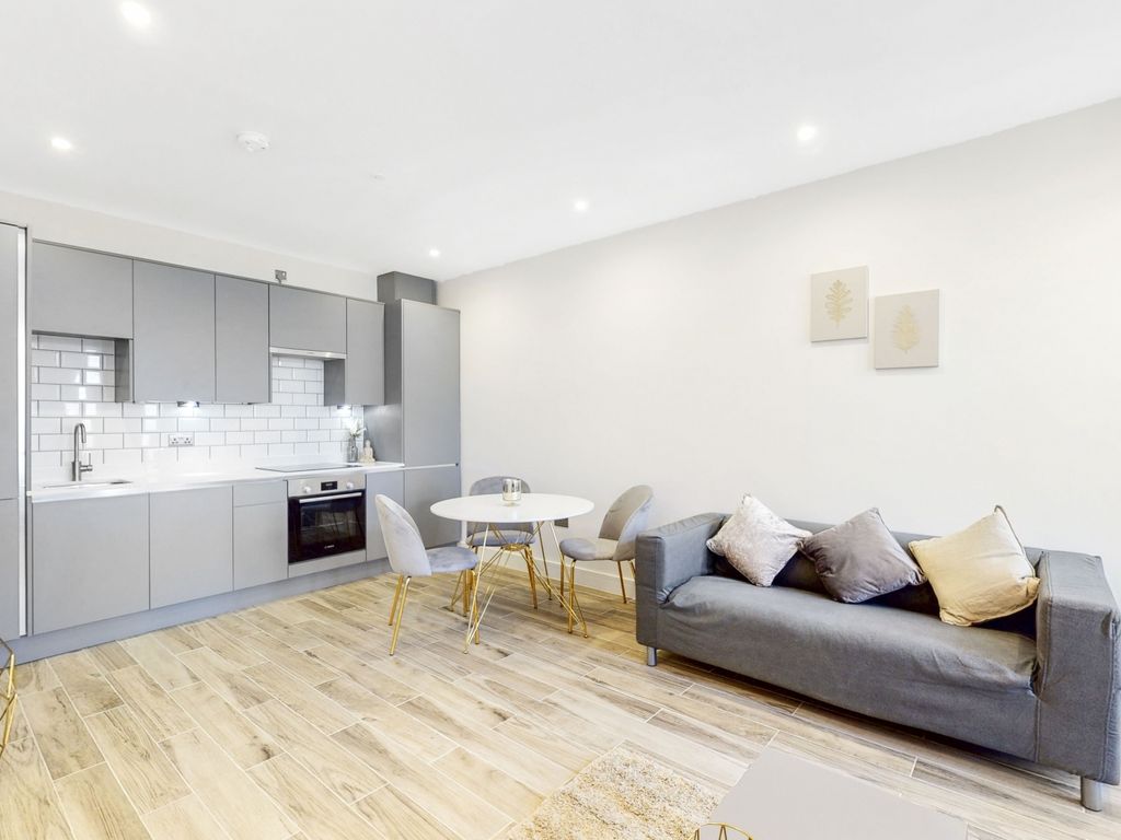 1 bed flat to rent in Dawlish Drive, Pinner HA5, £1,550 pcm Zoopla