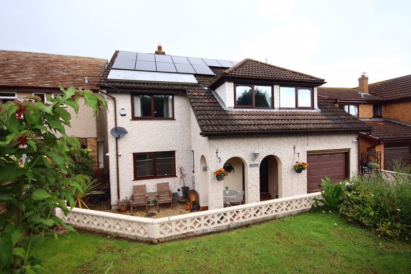 4 bed detached house for sale in Vicarage Avenue, Llandudno LL30, £