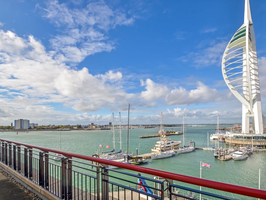 2 bed penthouse for sale in Gunwharf Quays, Portsmouth PO1, £875,000
