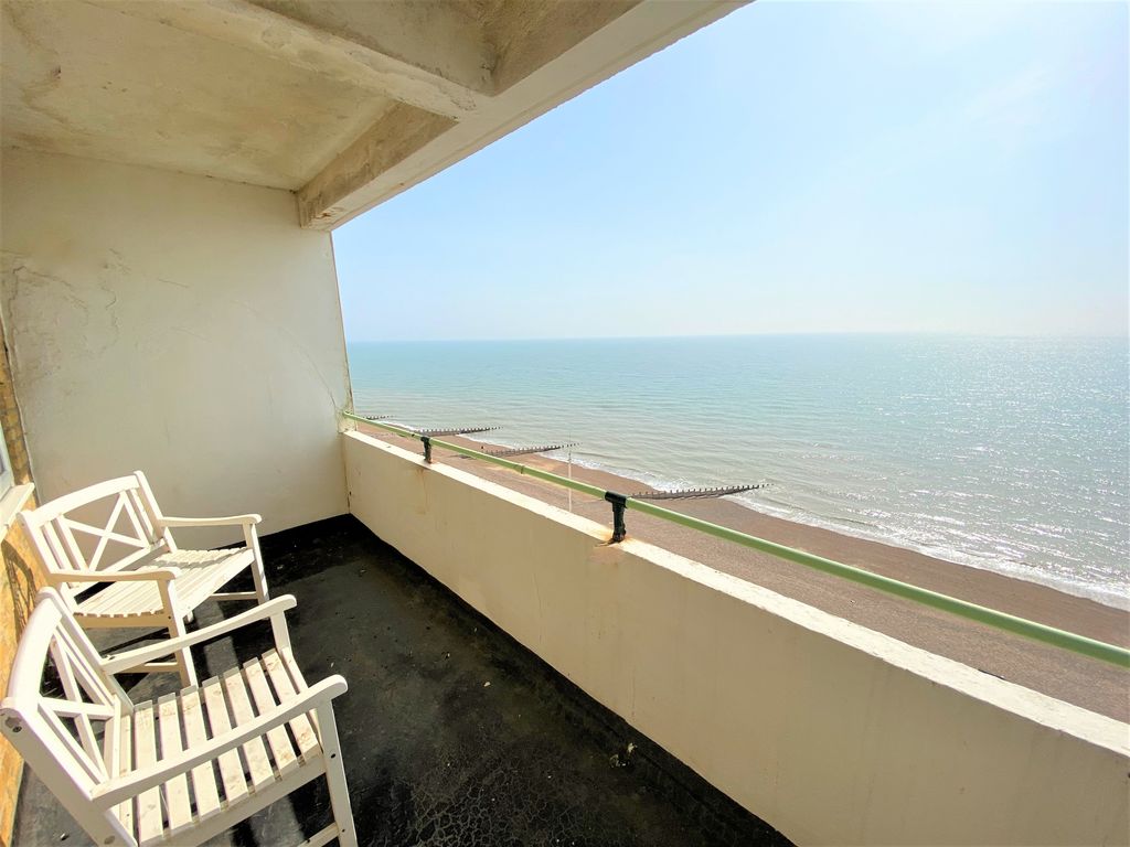 1 bed flat for sale in Marine Court, St. LeonardsOnSea TN38 Zoopla