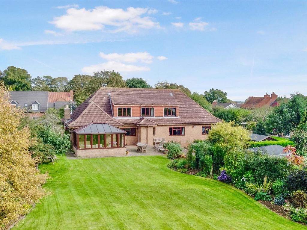5 bed detached house for sale in Casthorpe Road, Barrowby, Grantham