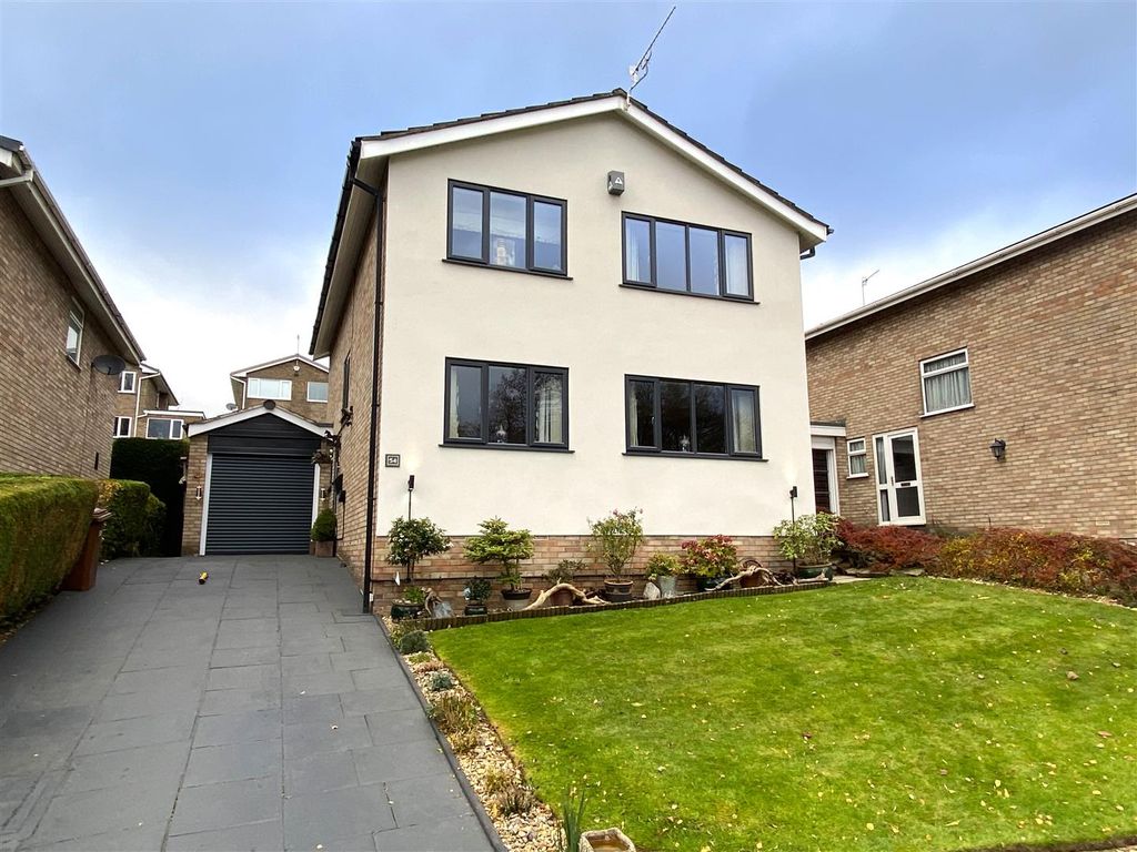 4 bed detached house for sale in Berkshire Drive, Congleton CW12, £