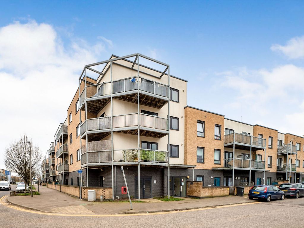 2 bed flat for sale in Avontar Court, Avontar Road, South Ockendon