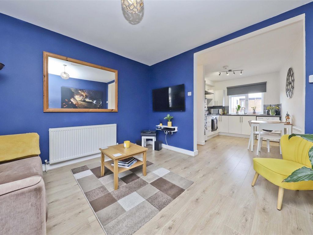 1 bed flat for sale in Victoria Road, Ruislip Manor, Ruislip HA4, £