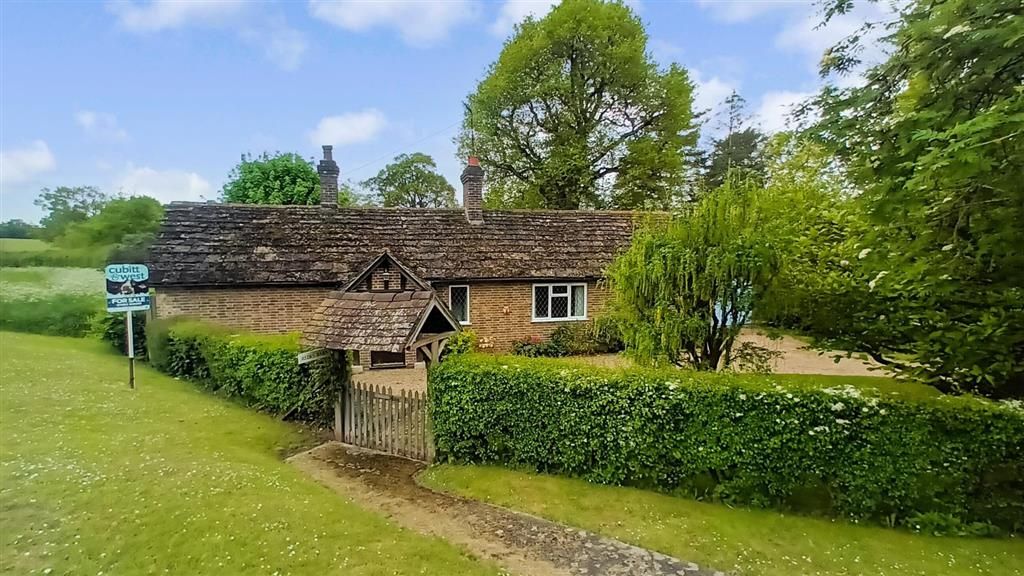 2 bed detached bungalow for sale in Dorking Road, Warnham, Horsham