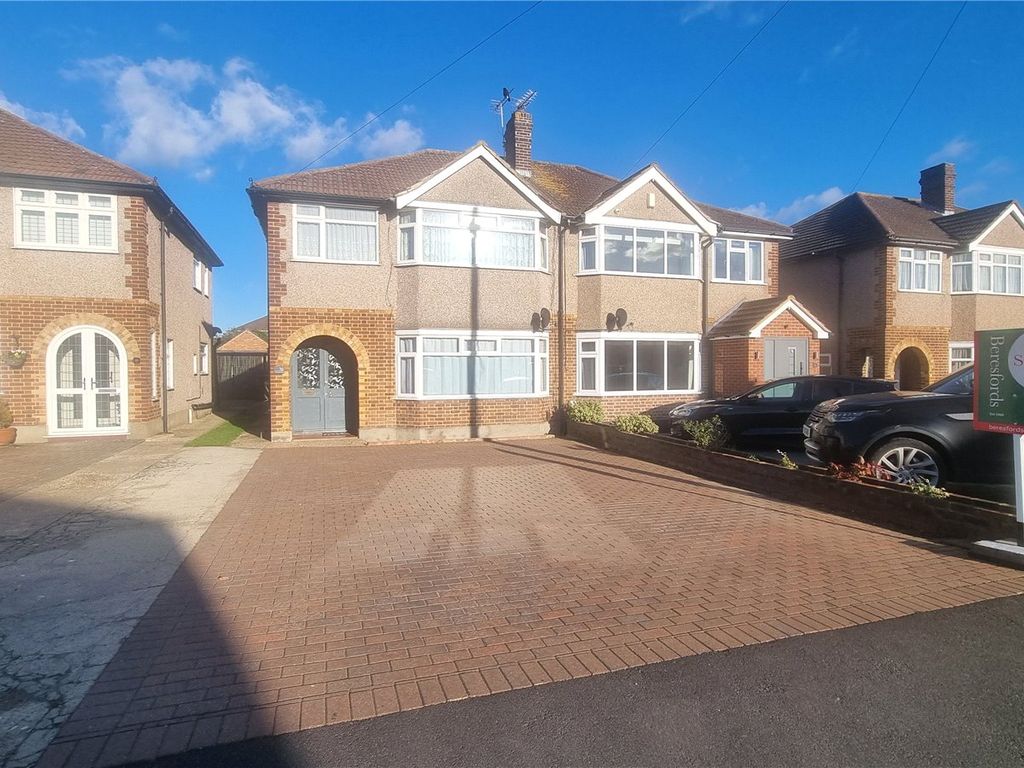 3 bed semidetached house for sale in Moray Close, Rise Park RM1, £