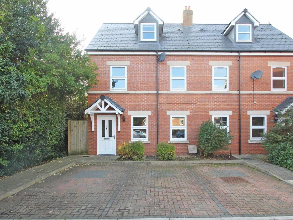 3 bed semi-detached house for sale in railway mews, hereford hr4