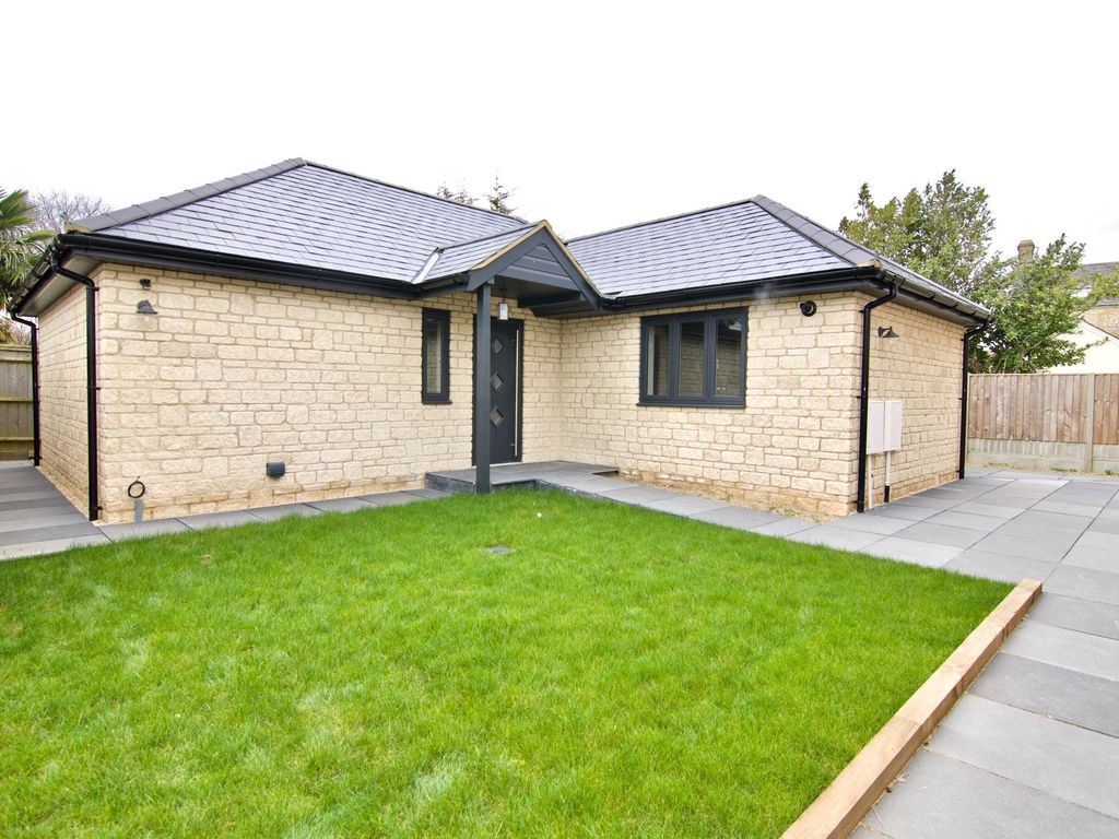 1 bed bungalow for sale in Ansell Way, MiltonUnderWychwood, Chipping