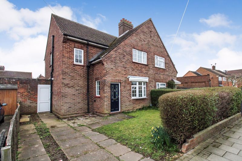 3 bed semidetached house for sale in Harrowden Road, Shortstown