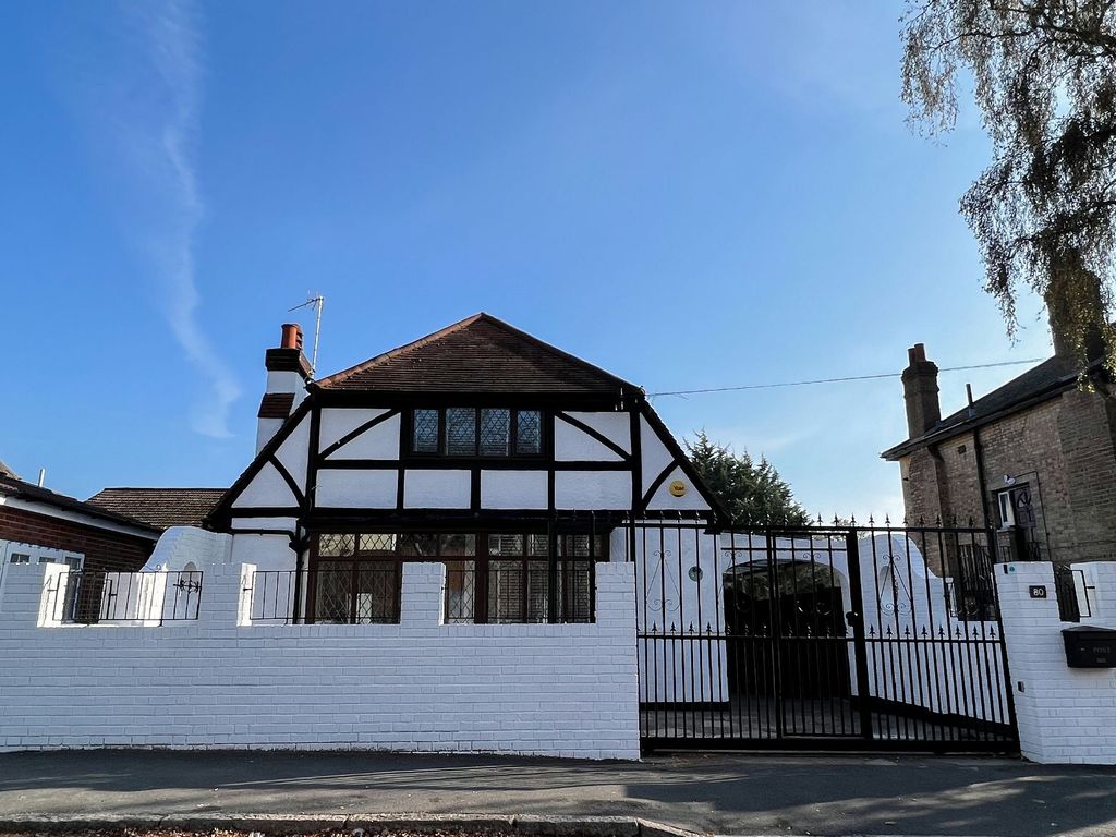 3 bed detached house to rent in Oxford Road, Carshalton, Surrey SM5, £1,750 pcm Zoopla