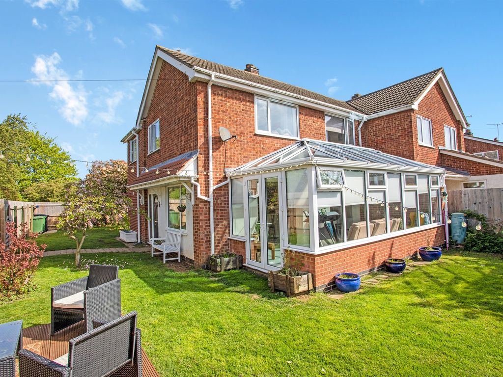 4 bed semidetached house for sale in Beech Road, Glinton, Peterborough