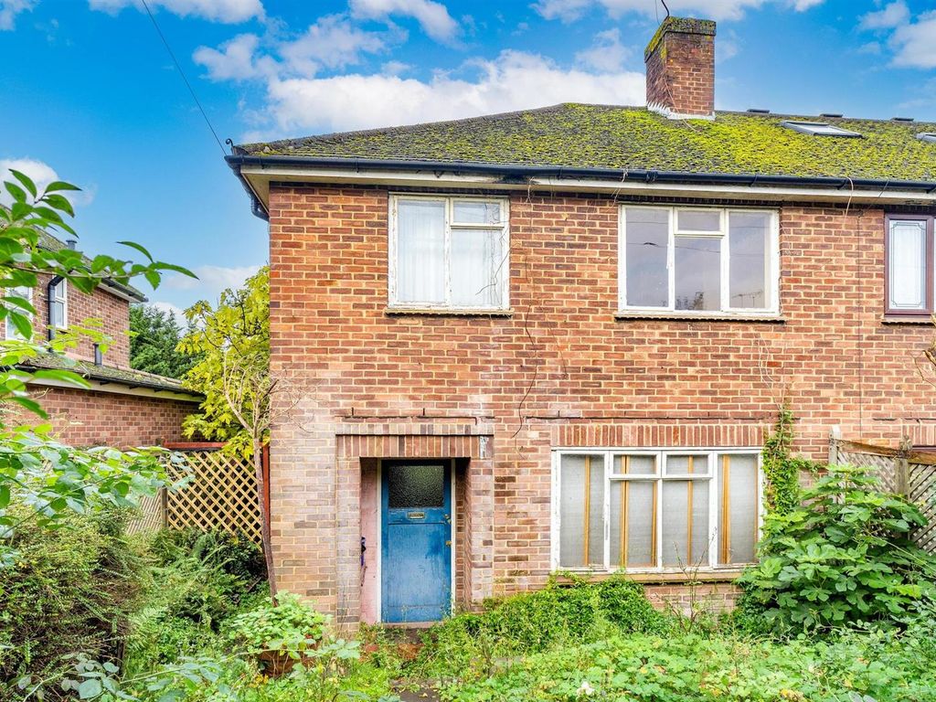 3 bed semidetached house for sale in Masefield Avenue, Elstree
