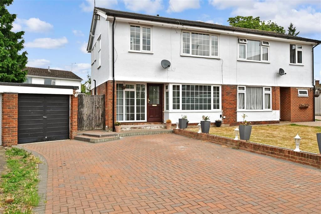 3 bed semidetached house for sale in Ivens Way, Harrietsham, Maidstone