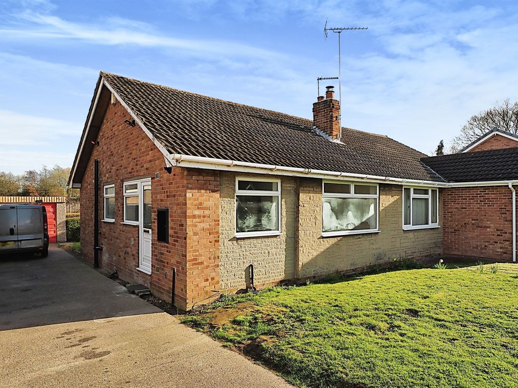 2 bed semidetached bungalow for sale in Poplar Avenue, Shafton
