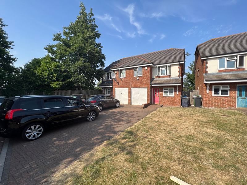 4 bed semidetached house for sale in Stoneygate Road, Leagrave, Luton