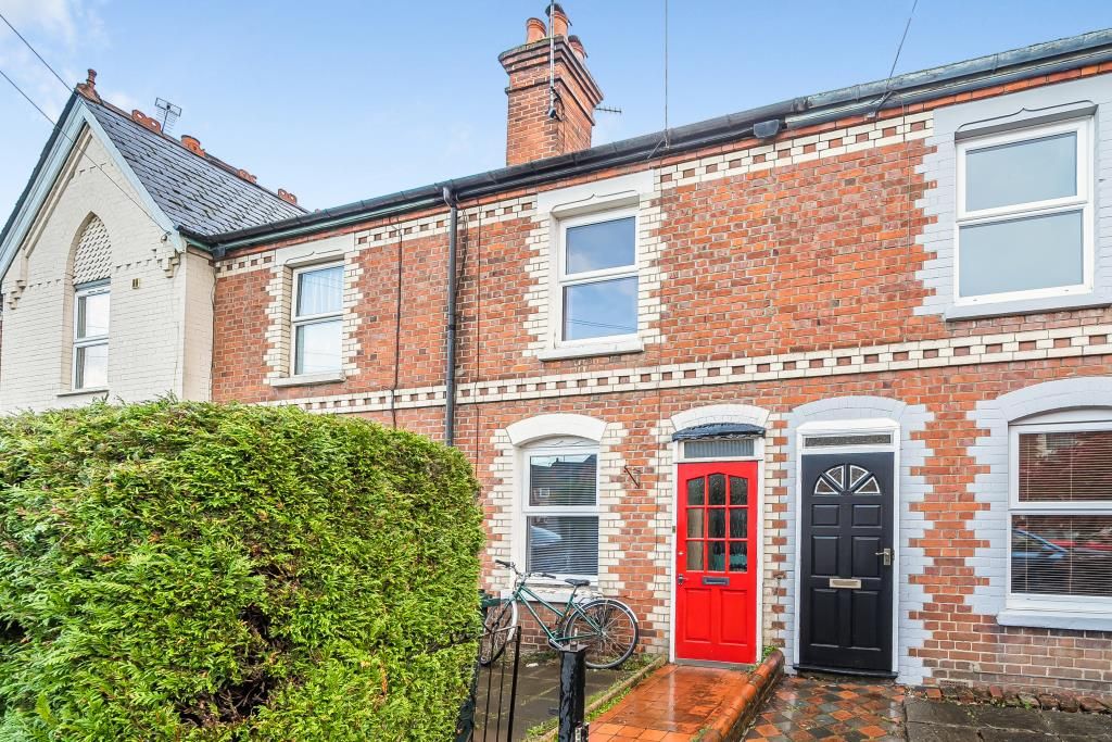 2 bed terraced house for sale in Freshwater Road, Reading RG1, £300,000