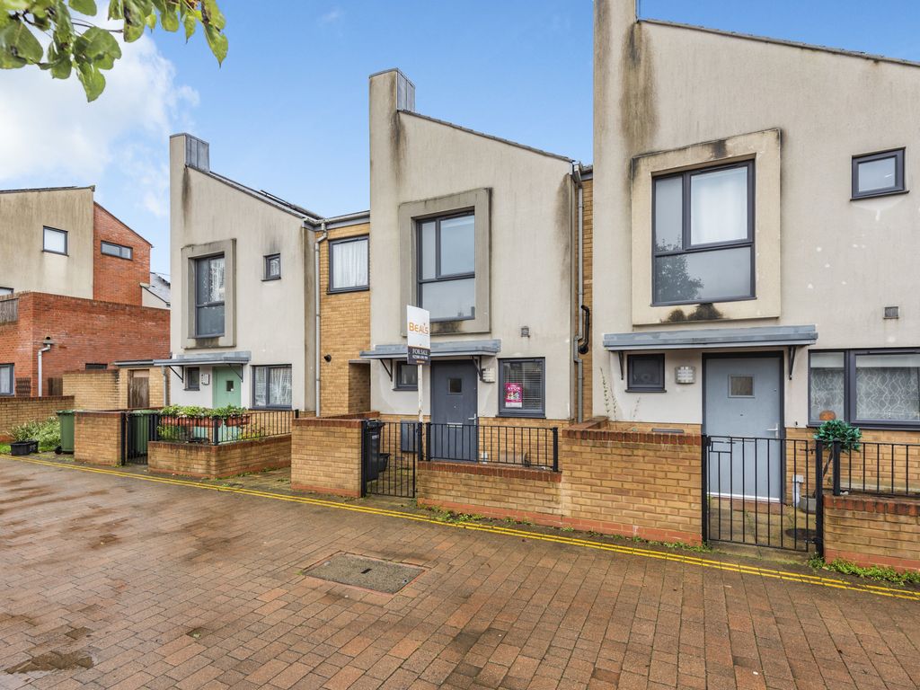 2 bed terraced house for sale in Ovington Gardens, Eastleigh SO50 Zoopla