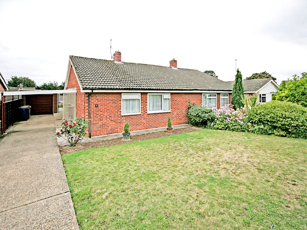 2 bed semidetached bungalow to rent in Rochfort Avenue, Newmarket CB8