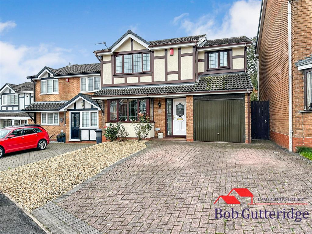 4 bed detached house for sale in Hatherton Close, Waterhayes, Newcastle