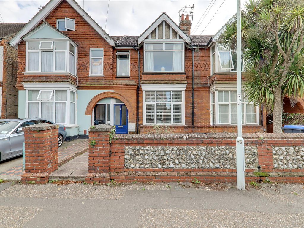 2 bed flat for sale in Pavilion Road, Broadwater, Worthing BN14, £