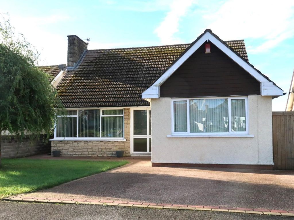 4 bed detached bungalow for sale in Dunster Drive, Sully, Penarth CF64