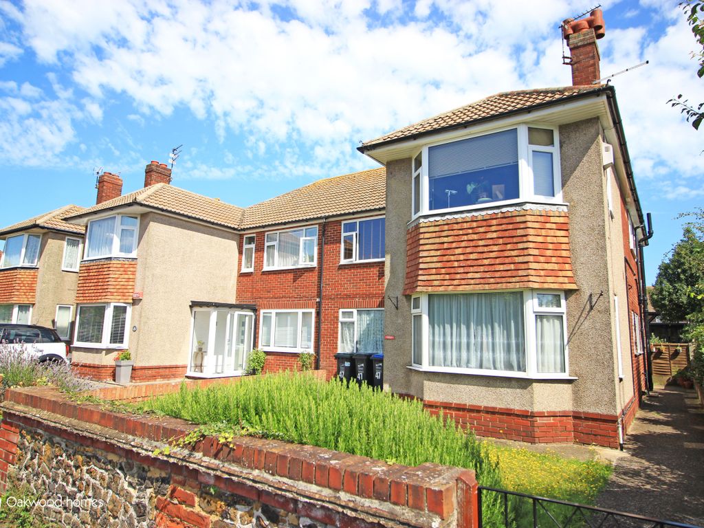 2 bed flat for sale in Luton Avenue, Broadstairs CT10, £225,000 Zoopla