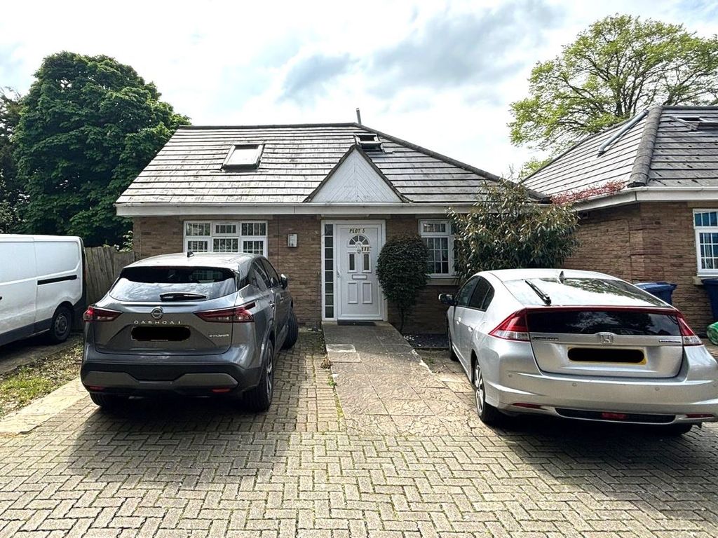 5 bed bungalow for sale in 111E Dormers Wells Lane, Southall, Middlesex