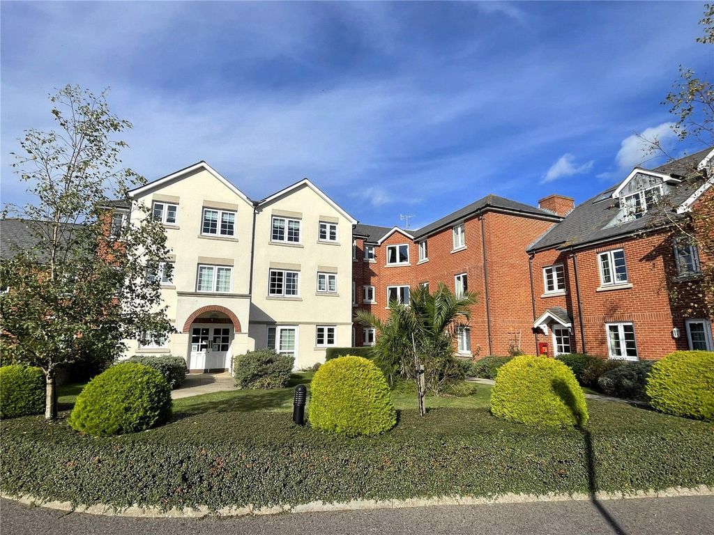 1 bed property to rent in Penfold Road, Worthing, West Sussex BN14, £