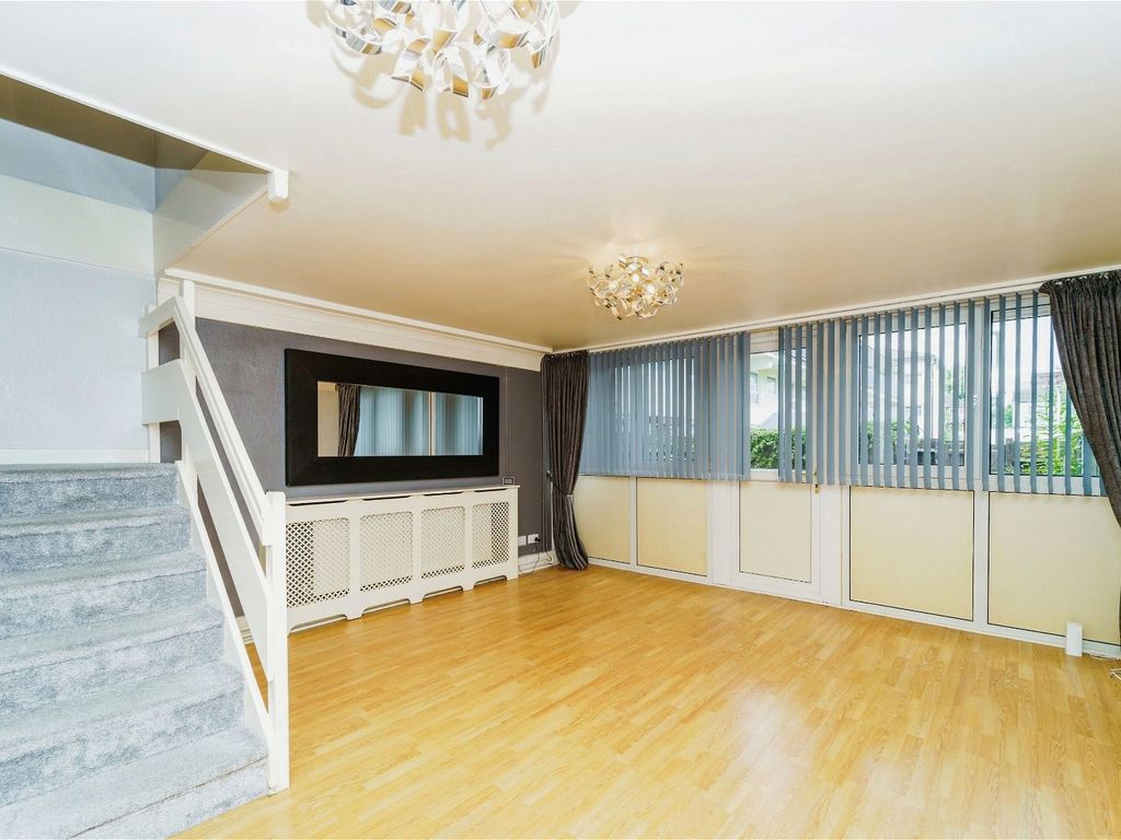 2 bed flat for sale in Cranford Lane, Hounslow TW5, £295,000 Zoopla