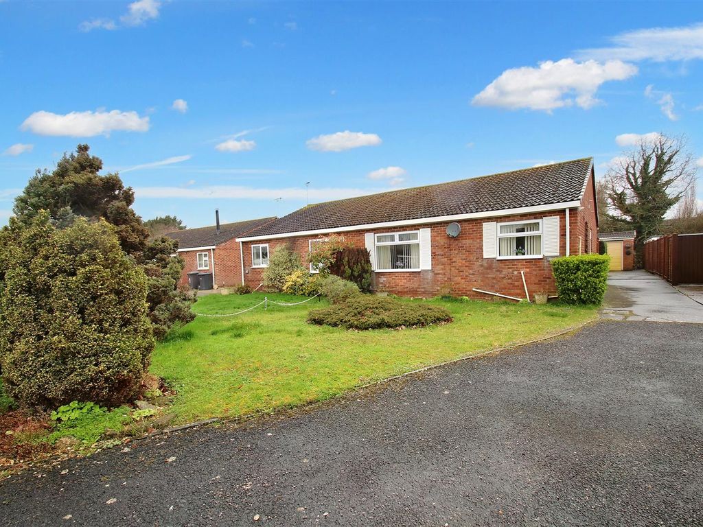 2 bed semidetached bungalow for sale in Farleigh Close, Westbury BA13