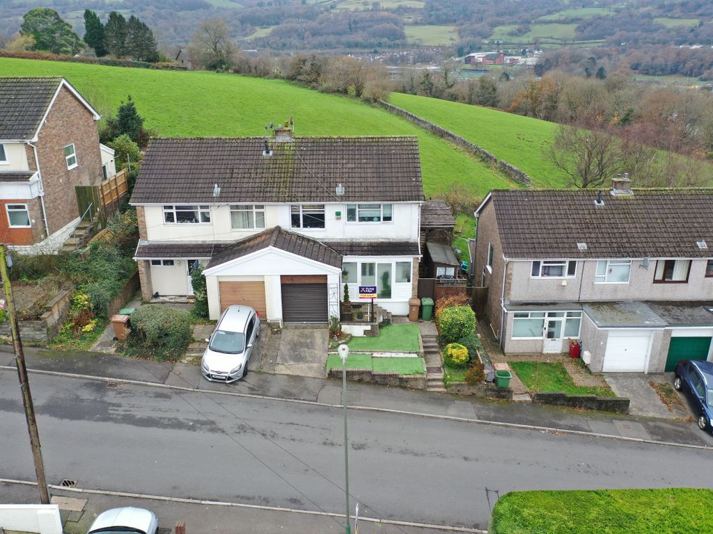 3 bed semidetached house for sale in Springfield Road, Maesycwmmer