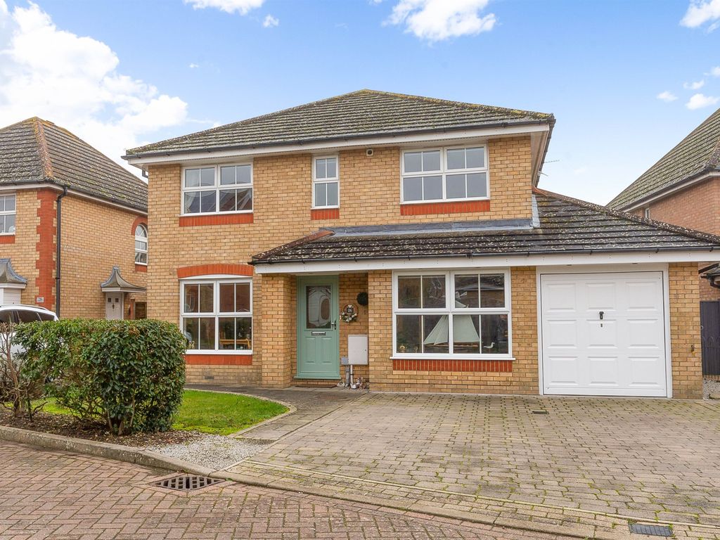 4 bed detached house for sale in Buttercup Way, Southminster CM0, £