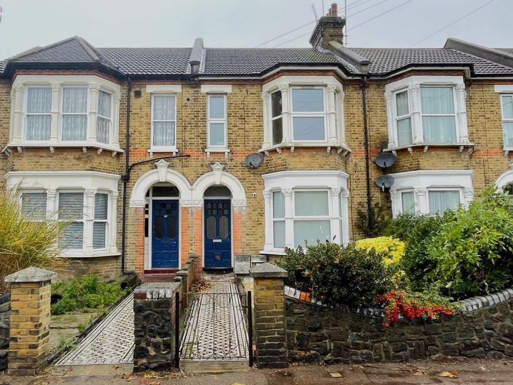 1 bed flat for sale in 119A High Street, Shoeburyness, SouthendOnSea