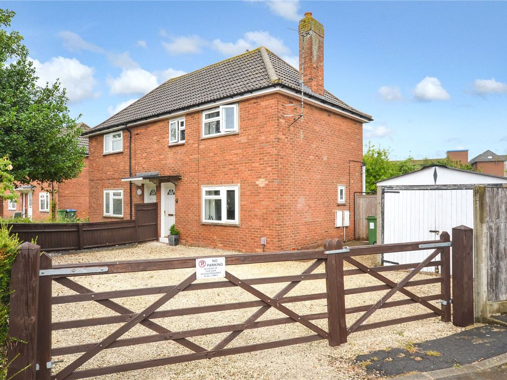 2 bed semidetached house for sale in York Place, Aylesbury HP21, £