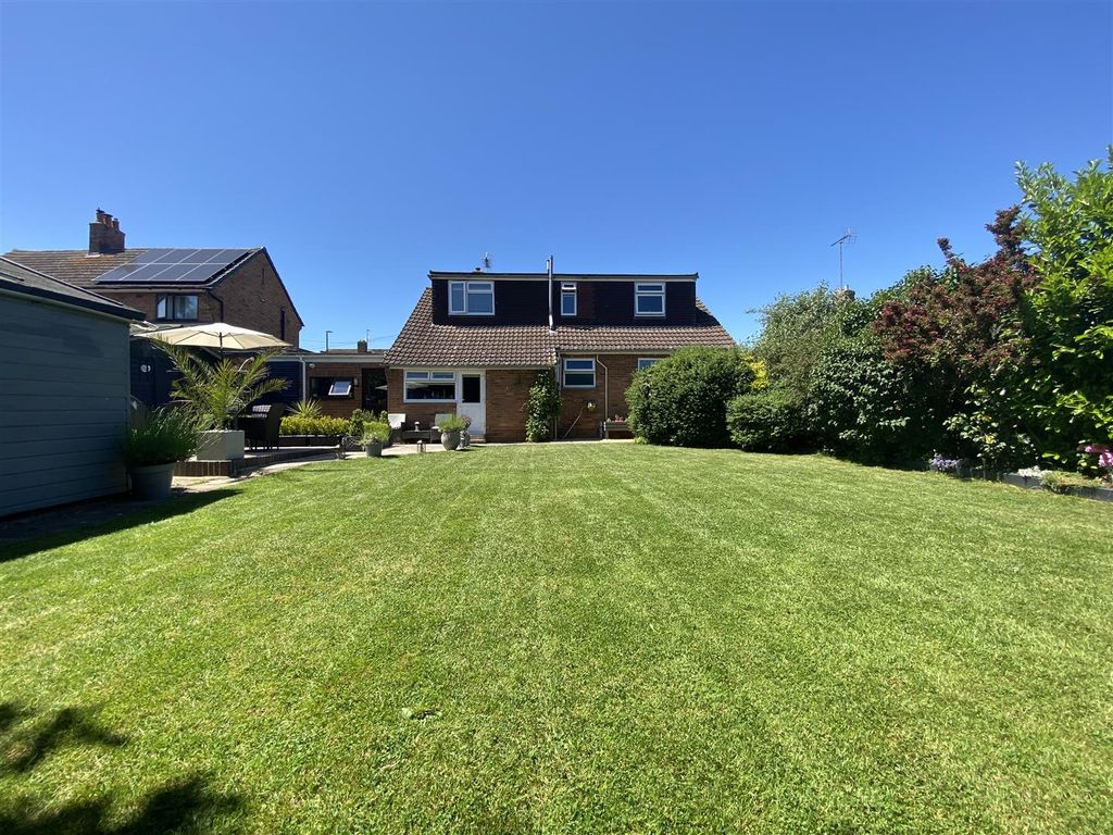 4 bed detached house for sale in Oldfield, Tewkesbury GL20 Zoopla