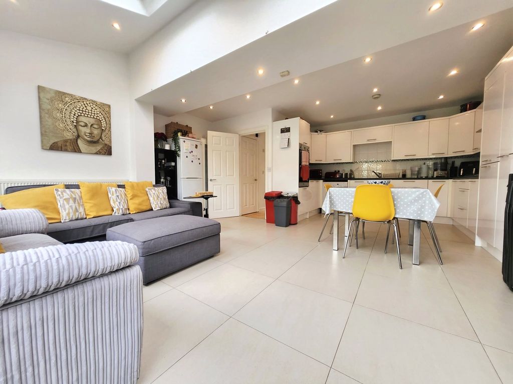 5 bed terraced house to rent in Churlston Drive, Morden, Surrey SM4, £3,000 pcm Zoopla