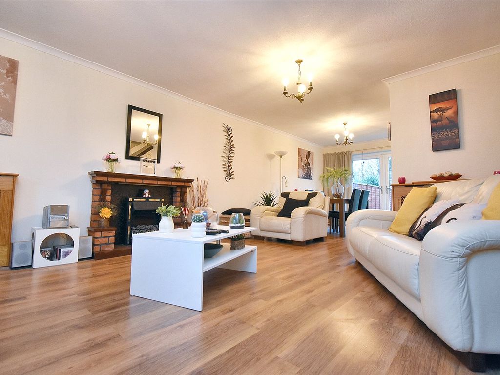 3 bed terraced house for sale in Meadow Close, Thatcham, Berkshire RG19