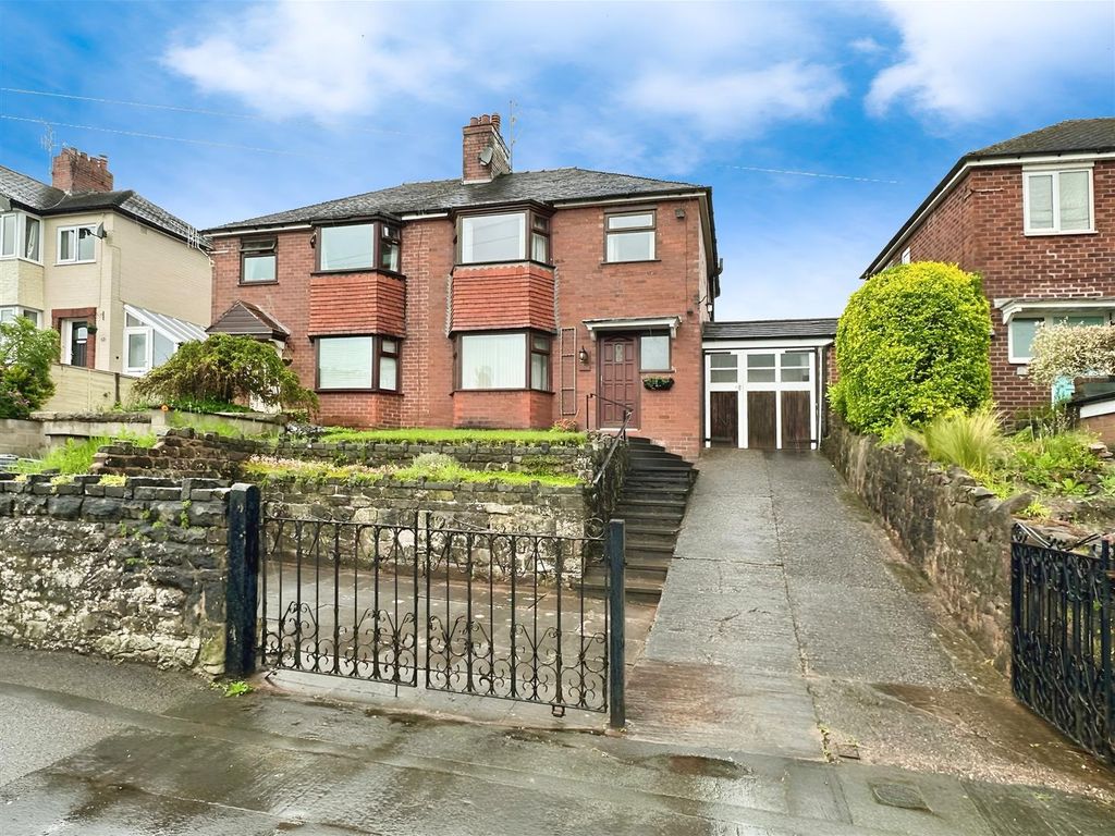 3 bed semidetached house for sale in Newcastle Road, Leek