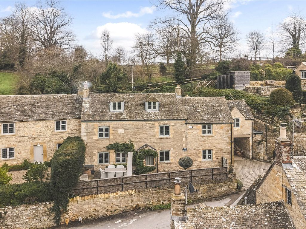 4 bed semidetached house for sale in Naunton, Cheltenham